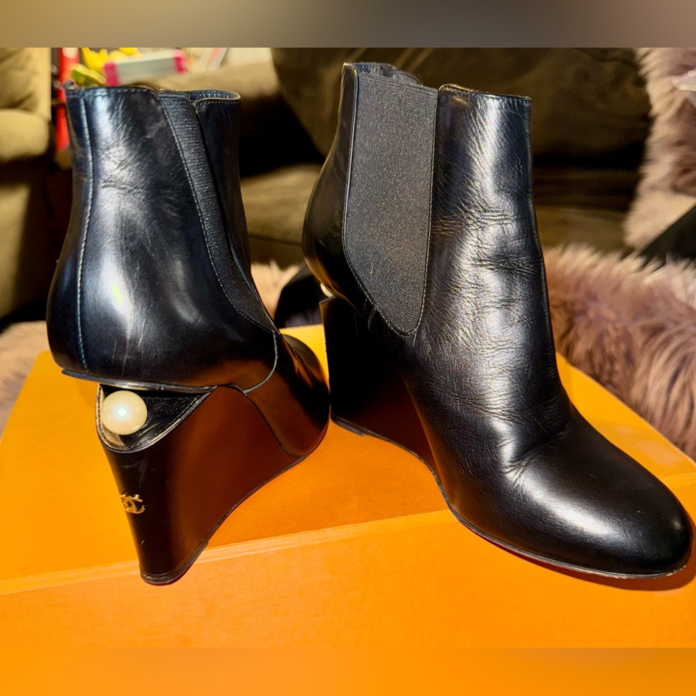 🤍2015 Interlocking CC Logo Chelsea Boots🖤 Size 37